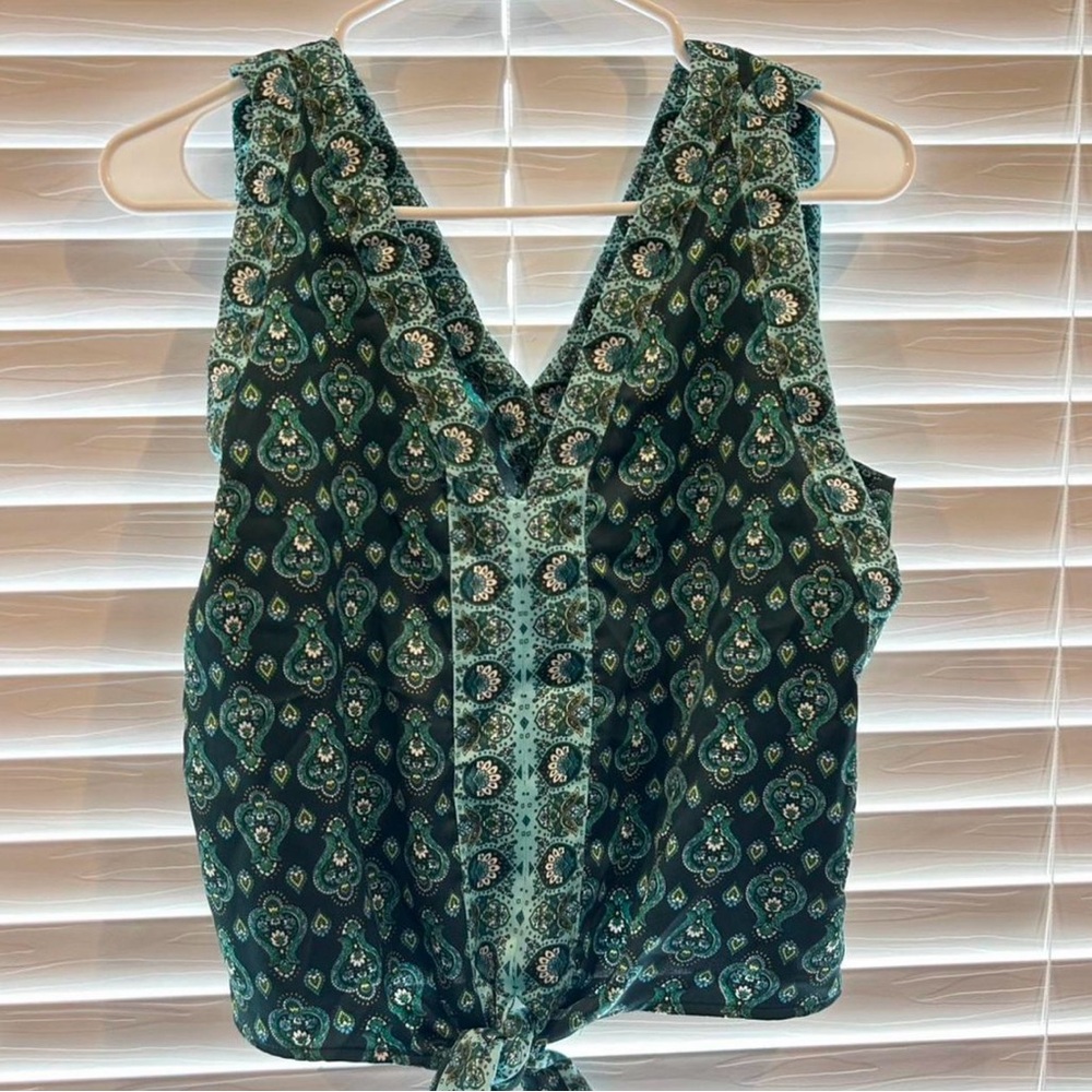 Loft fun patterned front knot shirt